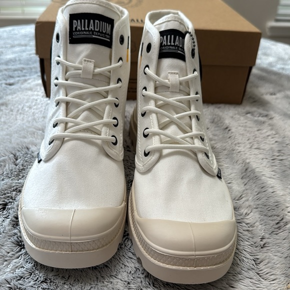 NWT Palladium Unisex Women’s 9.5 Men’s 8 Star White Pampa High Top Adult Boots - Picture 15 of 15